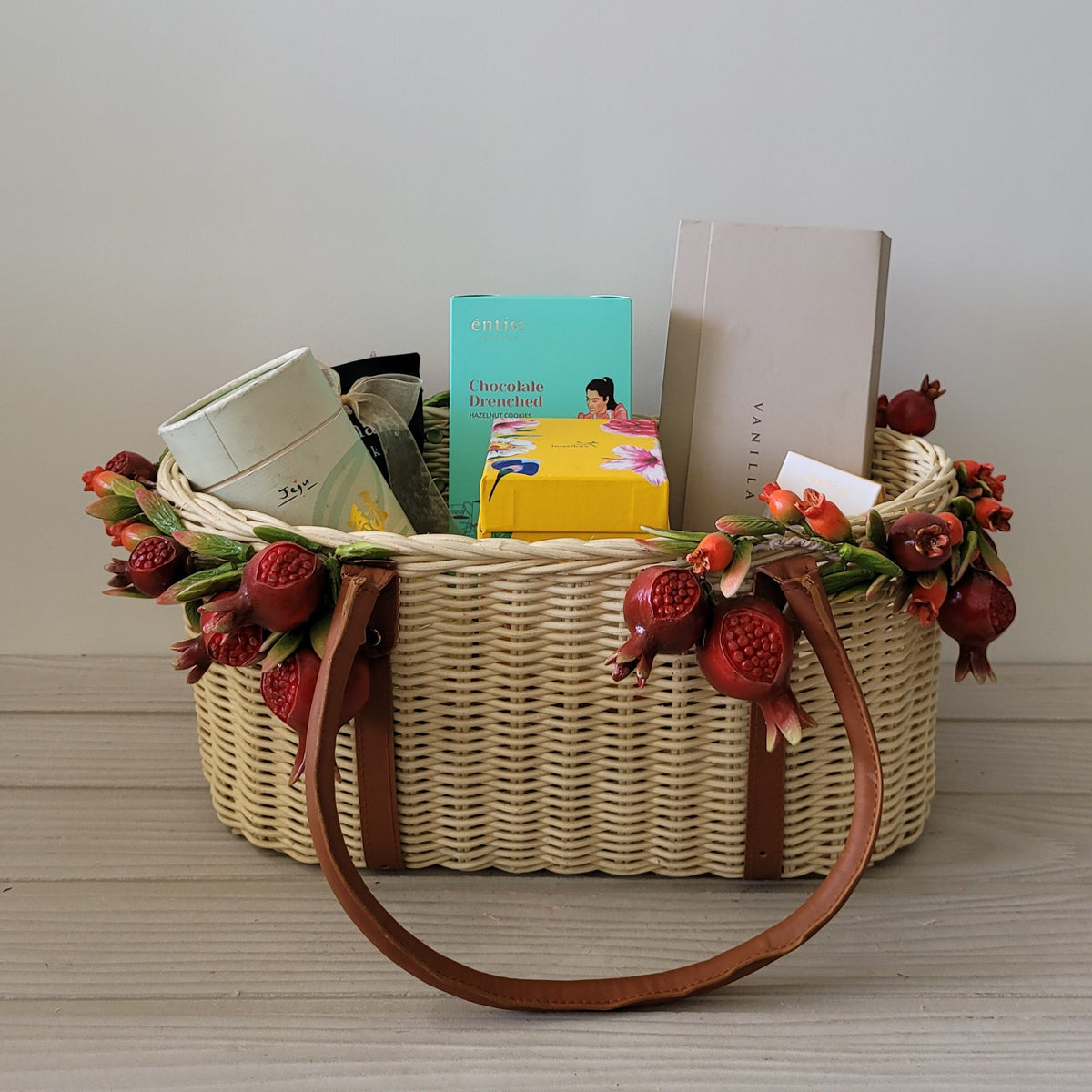Gudi Basket With Leather Handle