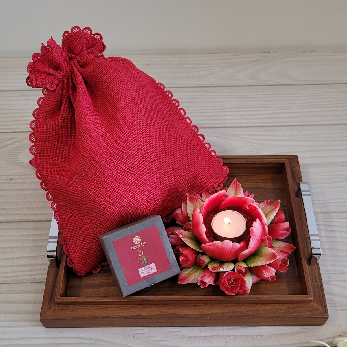 Exquisite Crimson Charm Gift Set